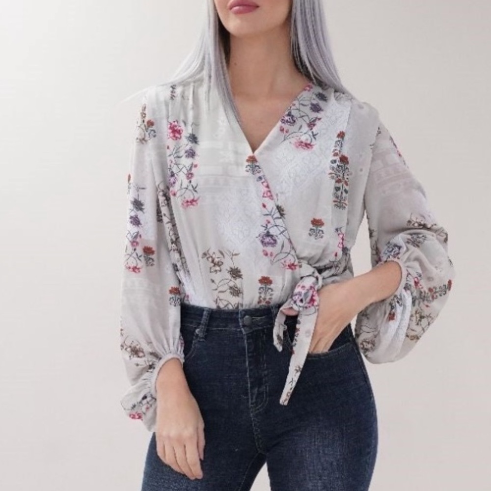 Cute Floral Bodysuit Blouse Long Wide Sleeve (NWT)